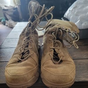 Oakley 10.5 coyote brown military style boot